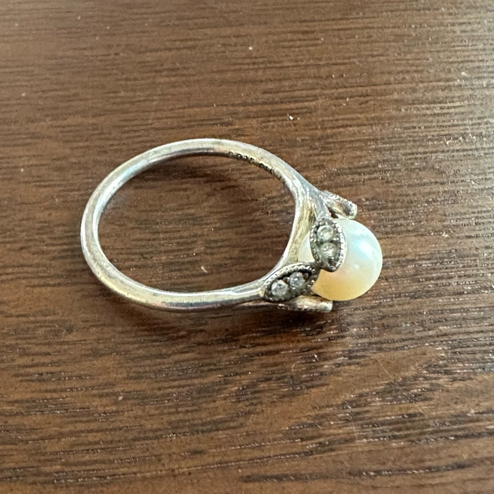Pandora pearl ring with clear CZ leaves around it